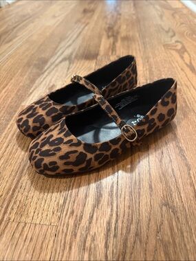 Kids Leopard Print Flats - size 1